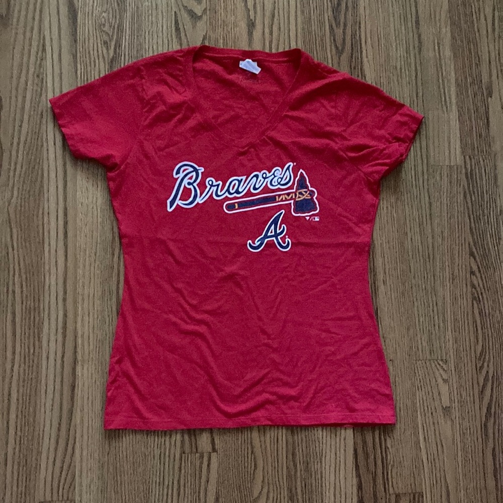 Atlanta Braves Red V-neck Tee Size M
